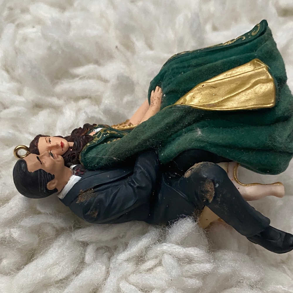 Vintage hallmark gone with the wind 2004 Scarlett o’Hara & Rhett Xmas ornament - Picture 12 of 16